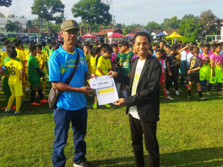 Penyerahan dukungan mataram cup 1